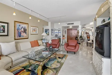 20281 E Country Club Drive Aventura FL 33180