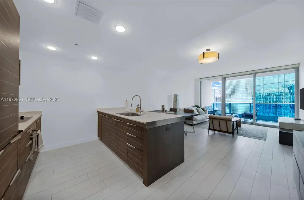 200 Biscayne Boulevard Way Miami FL 33131