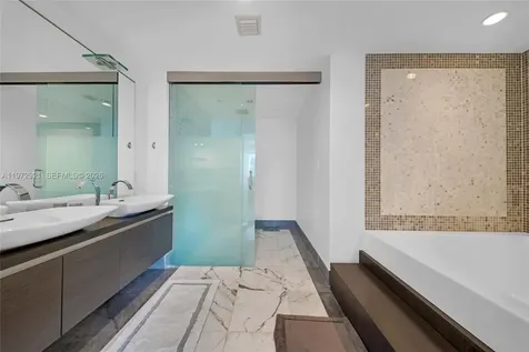 200 Biscayne Boulevard Way Miami FL 33131