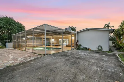 5518 Mckinley Street Hollywood FL 33021