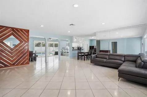 5518 Mckinley Street Hollywood FL 33021