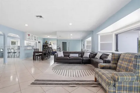 5518 Mckinley Street Hollywood FL 33021