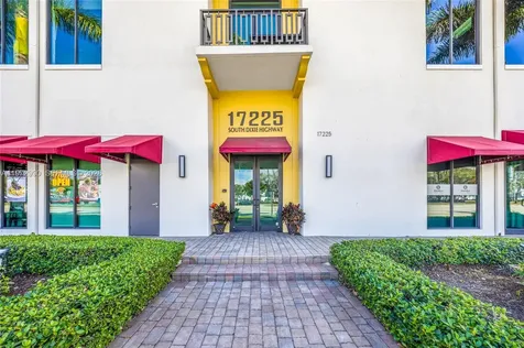 17225 S Dixie Highway Palmetto Bay FL 33157