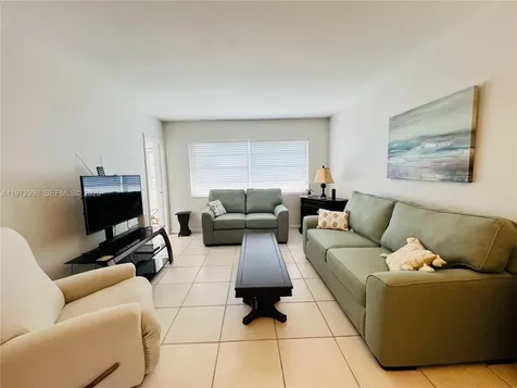 5002 NW 35th Street Lauderdale Lakes FL 33319