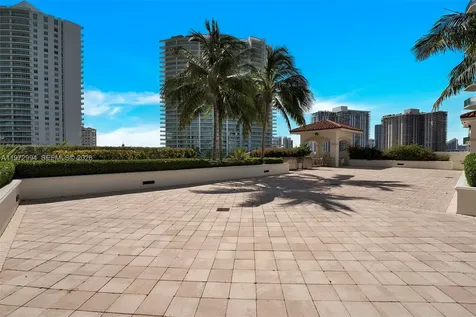 20000 E Country Club Drive Aventura FL 33180