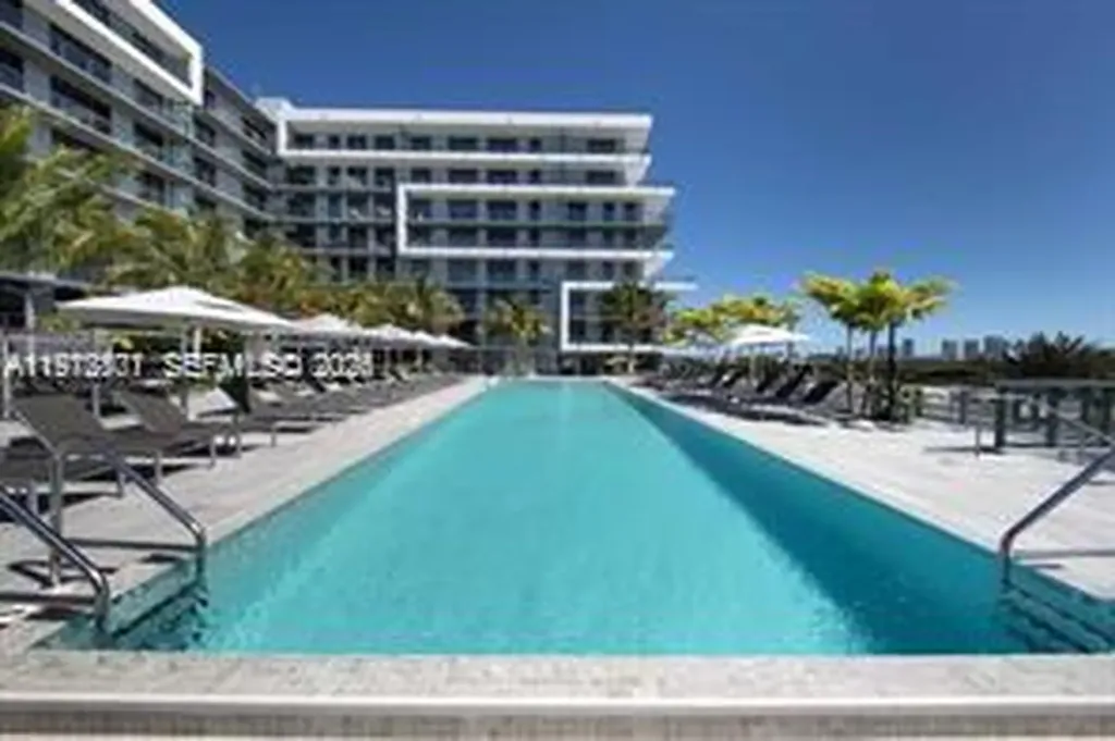 2960 NE 207 Aventura FL 33180