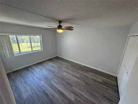 120 Lakeview Drive Weston FL 33326