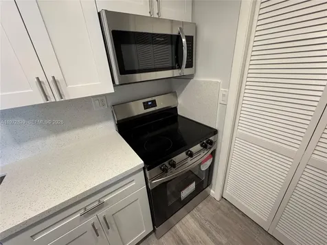 120 Lakeview Drive Weston FL 33326