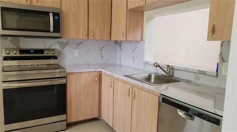 11202 Taft Street Pembroke Pines FL 33026