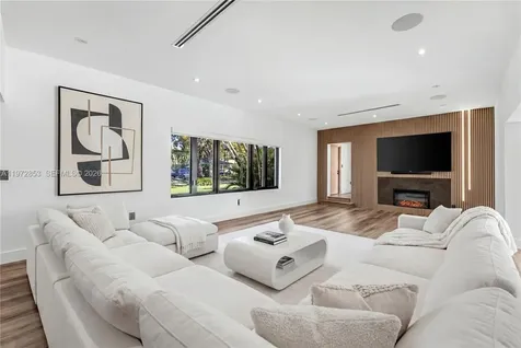 1424 Algardi Avenue Coral Gables FL 33146