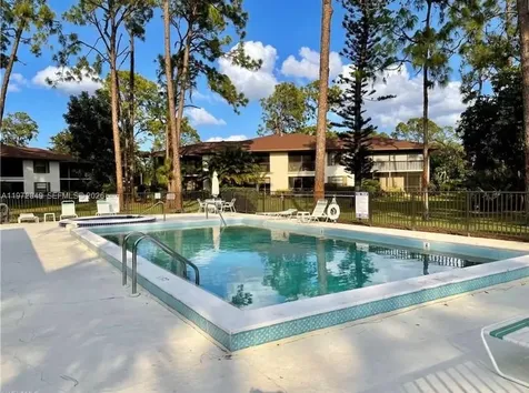 1765 Courtyard Way Naples FL 33114