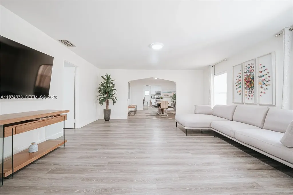 11080 Peachtree Drive Miami FL 33161