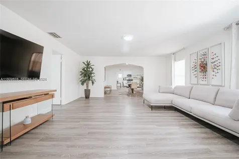 11080 Peachtree Drive Miami FL 33161