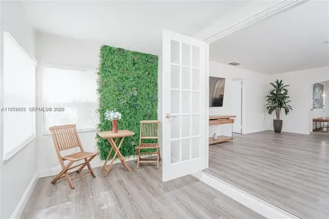 11080 Peachtree Drive Miami FL 33161
