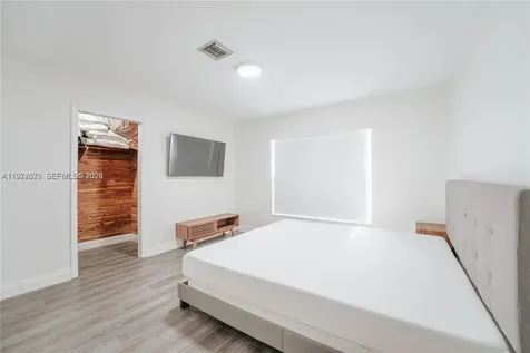 11080 Peachtree Drive Miami FL 33161