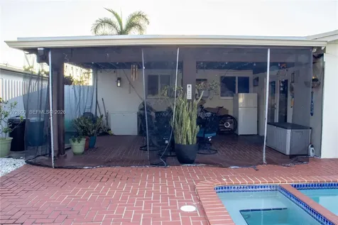 17221 NW 82nd Avenue Hialeah FL 33015