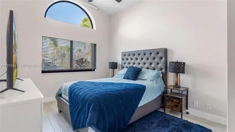 9986 NW 52nd Street Sunrise FL 33351