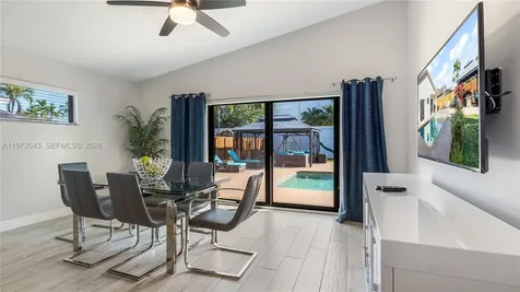 9986 NW 52nd Street Sunrise FL 33351