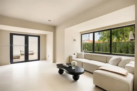 2805 SW 4th Avenue Miami FL 33129