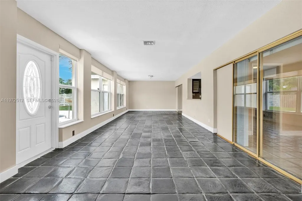 5113 Mckinley Street Hollywood FL 33021