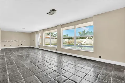 5113 Mckinley Street Hollywood FL 33021