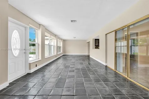 5113 Mckinley Street Hollywood FL 33021