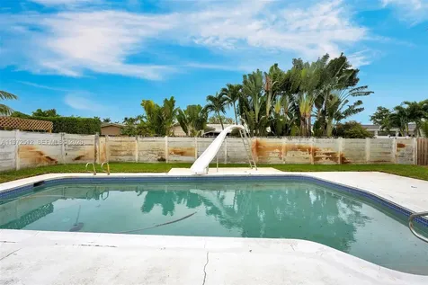 5113 Mckinley Street Hollywood FL 33021