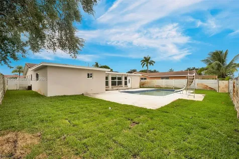 5113 Mckinley Street Hollywood FL 33021