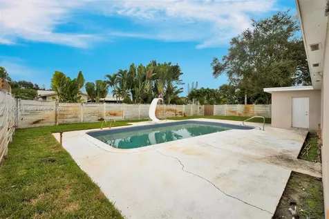 5113 Mckinley Street Hollywood FL 33021