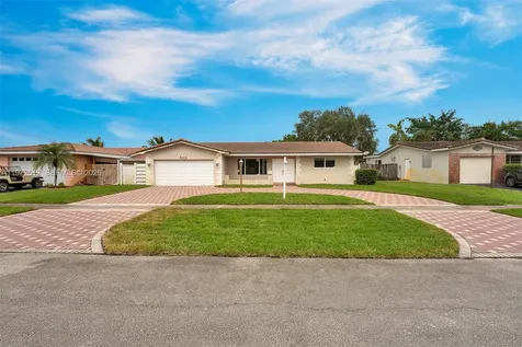5113 Mckinley Street Hollywood FL 33021