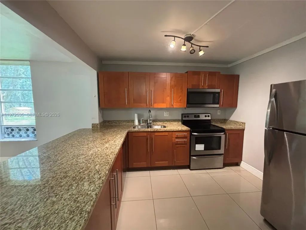 400 Commodore Plantation FL 33325