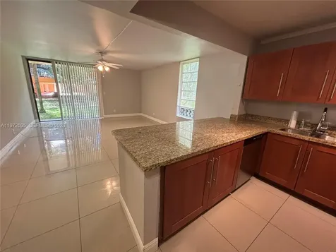 400 Commodore Plantation FL 33325