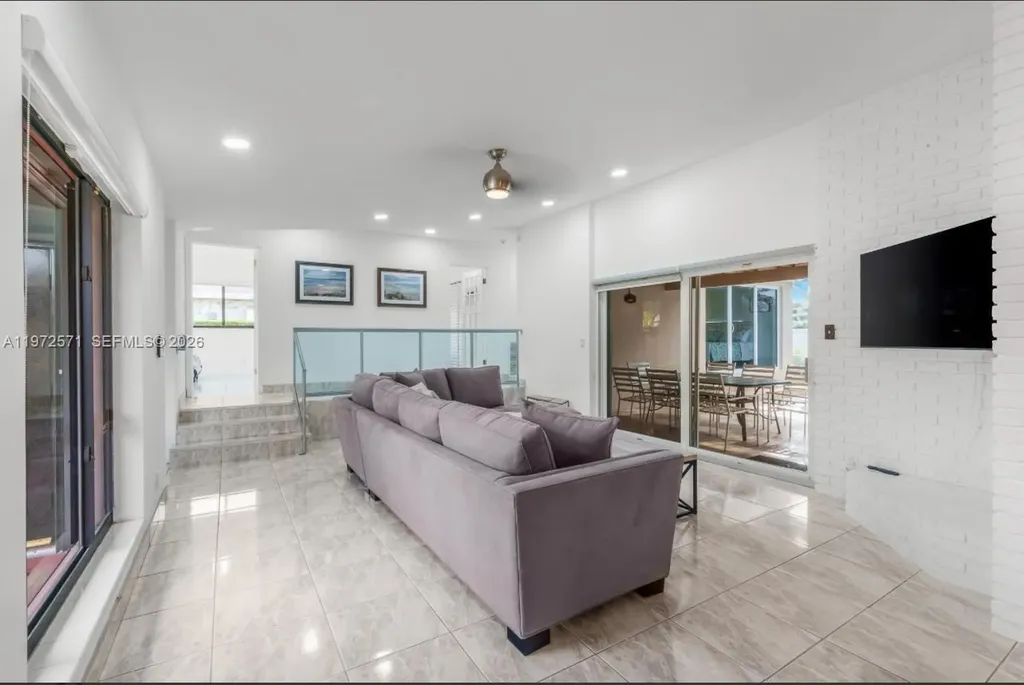 811 N Highland Drive Hollywood FL 33021