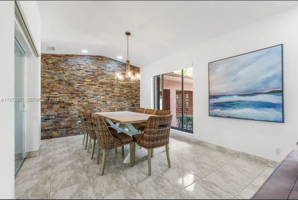 811 N Highland Drive Hollywood FL 33021