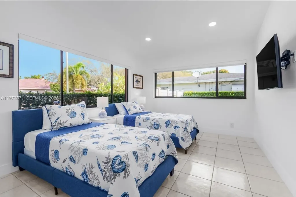 811 N Highland Drive Hollywood FL 33021