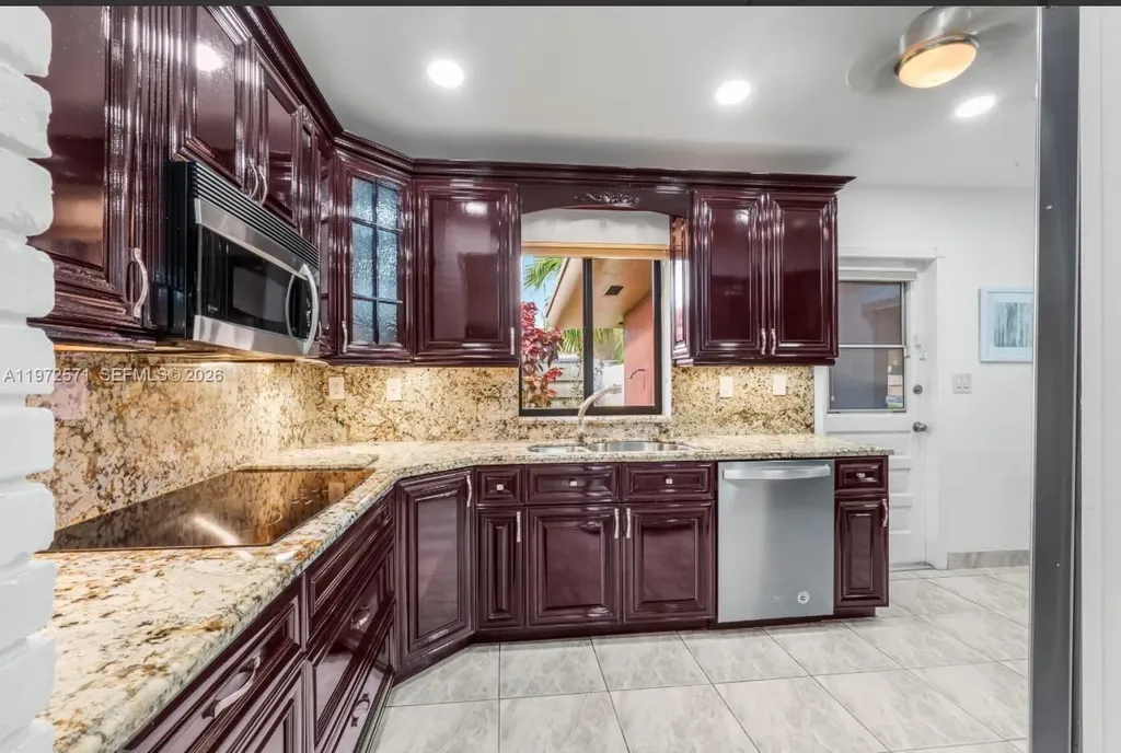 811 N Highland Drive Hollywood FL 33021