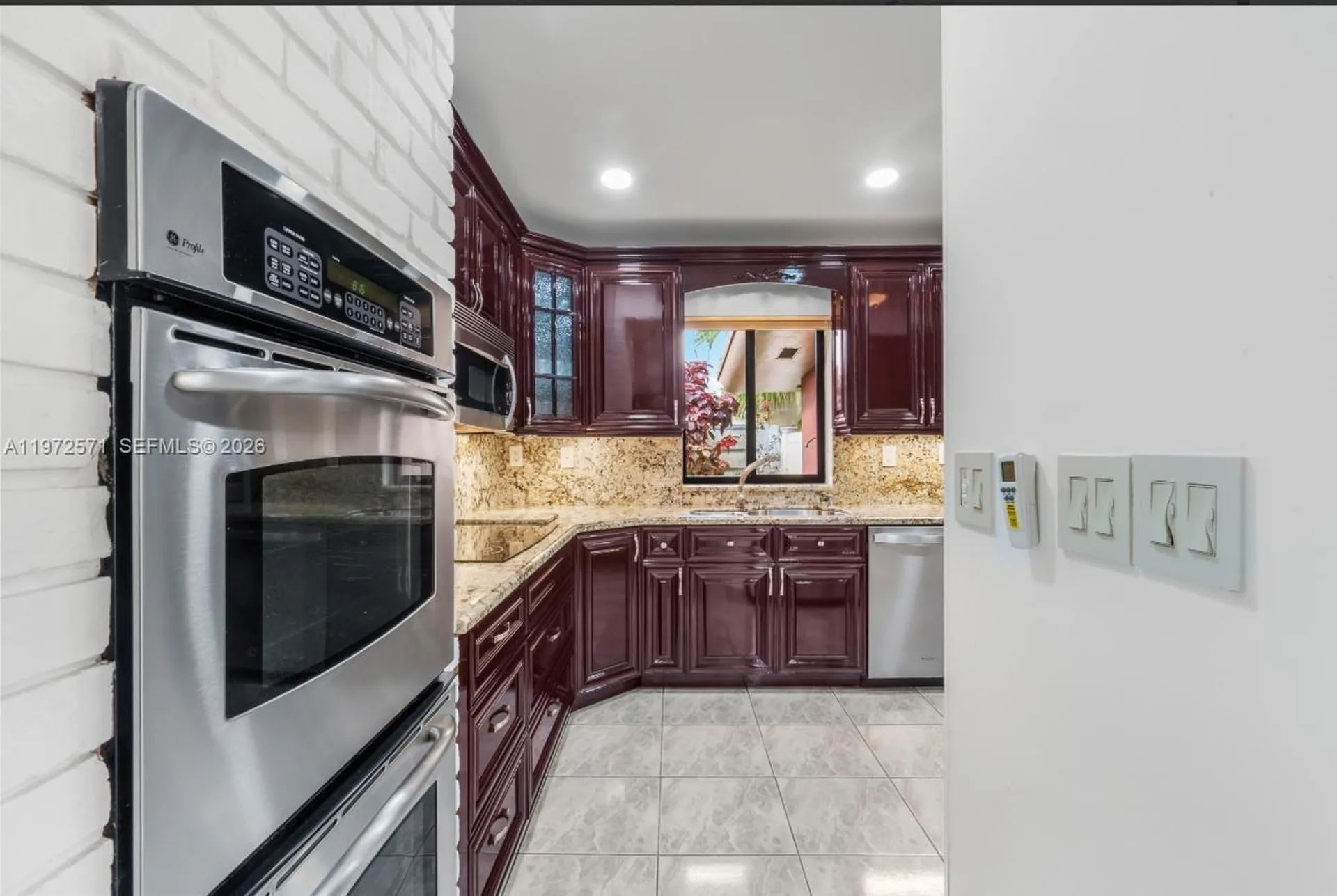 811 N Highland Drive Hollywood FL 33021