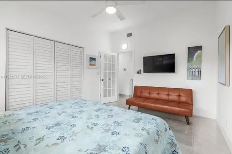 811 N Highland Drive Hollywood FL 33021