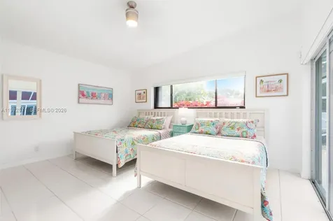 811 N Highland Drive Hollywood FL 33021