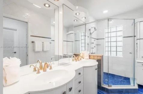 811 N Highland Drive Hollywood FL 33021