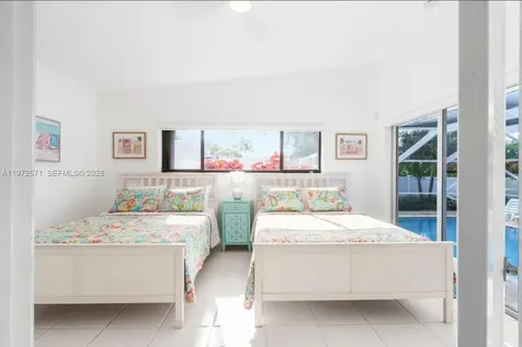 811 N Highland Drive Hollywood FL 33021