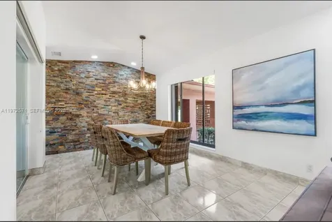 811 N Highland Drive Hollywood FL 33021