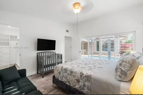811 N Highland Drive Hollywood FL 33021