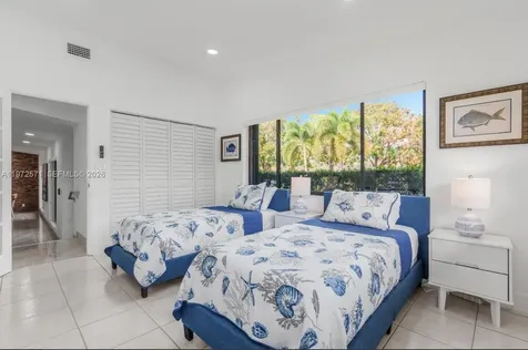 811 N Highland Drive Hollywood FL 33021