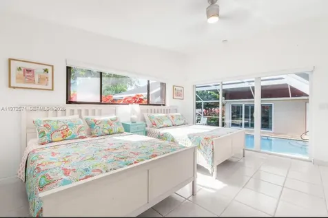 811 N Highland Drive Hollywood FL 33021