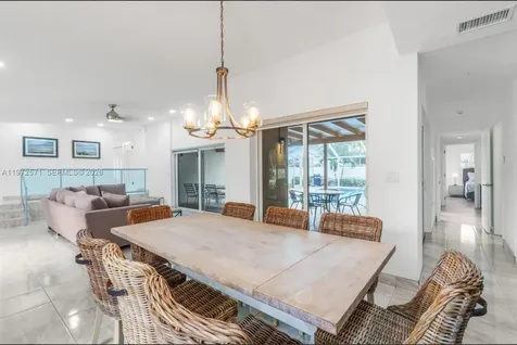 811 N Highland Drive Hollywood FL 33021