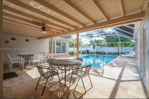 811 N Highland Drive Hollywood FL 33021