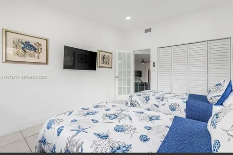 811 N Highland Drive Hollywood FL 33021