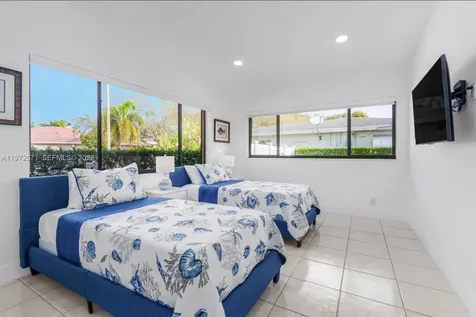 811 N Highland Drive Hollywood FL 33021