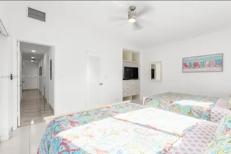 811 N Highland Drive Hollywood FL 33021